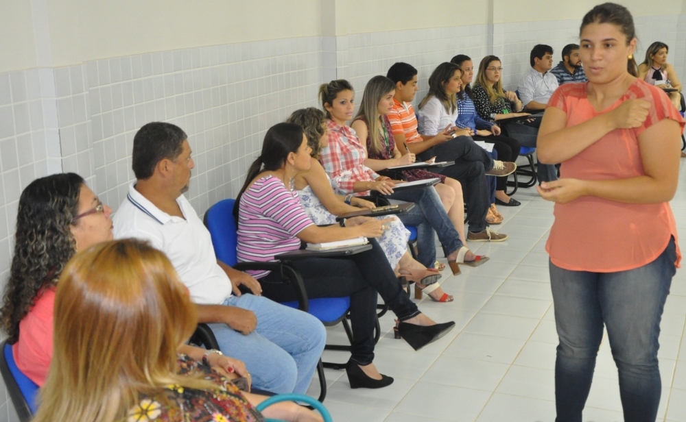 Em Caraúbas, professora ministra aula em Libras | Crédito/Carlos Adms/Assecom/Ufersa