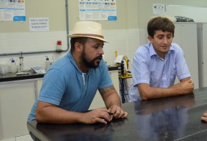 Professores Manoel Querino e Zoroastro Vilar são responsáveis técnicos dos laboratórios