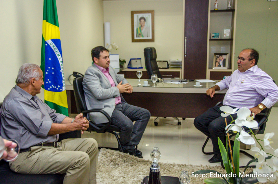 Reitor José de Arimatea reúne equipe da Ufersa em recepção ao deputado Beto Rosado