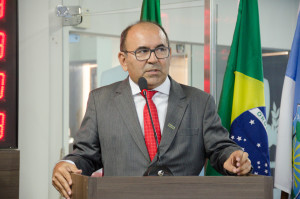 Reitor José de Arimatea expõe trabalho da Ufersa em sessão solene comemorativa aos 10 anos de transformação da ESAM em Universidade/Foto: Eduardo Mendonça